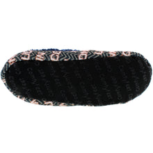 Load image into Gallery viewer, Connecticut Huskies Chevron Slip On